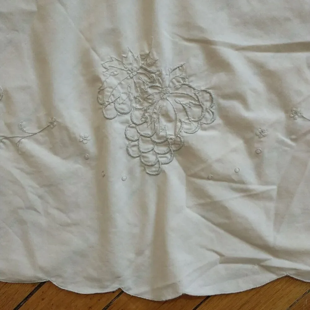 Large Tablecloth Embroidered Floral Cream Scalloped Trim Lightweight Oval Neutra